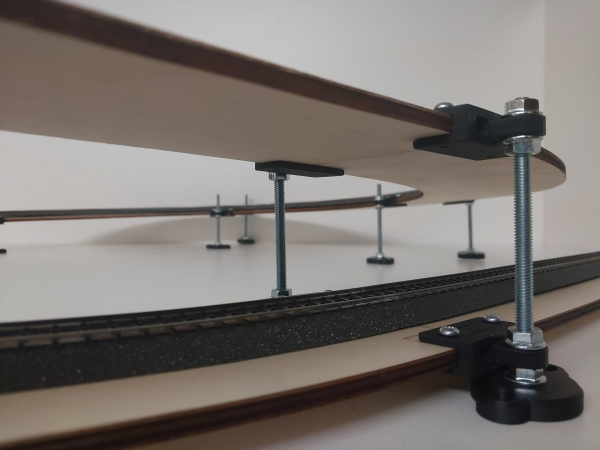 H0 Märklin C-Gleise R2 1-gleisig 437,5mm 1 Ebene - 6mm Gewindestangen -